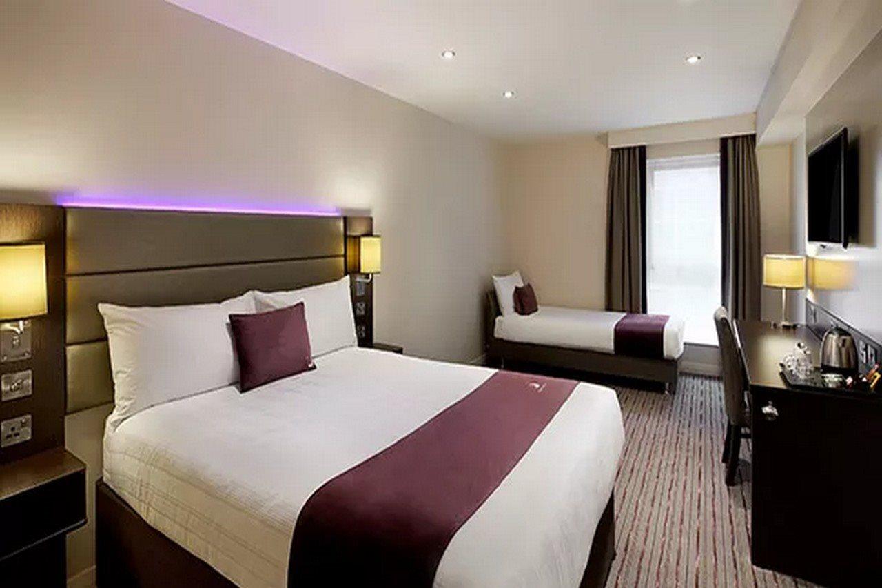 Premier Inn Premier Inn 威特尼 外观 照片