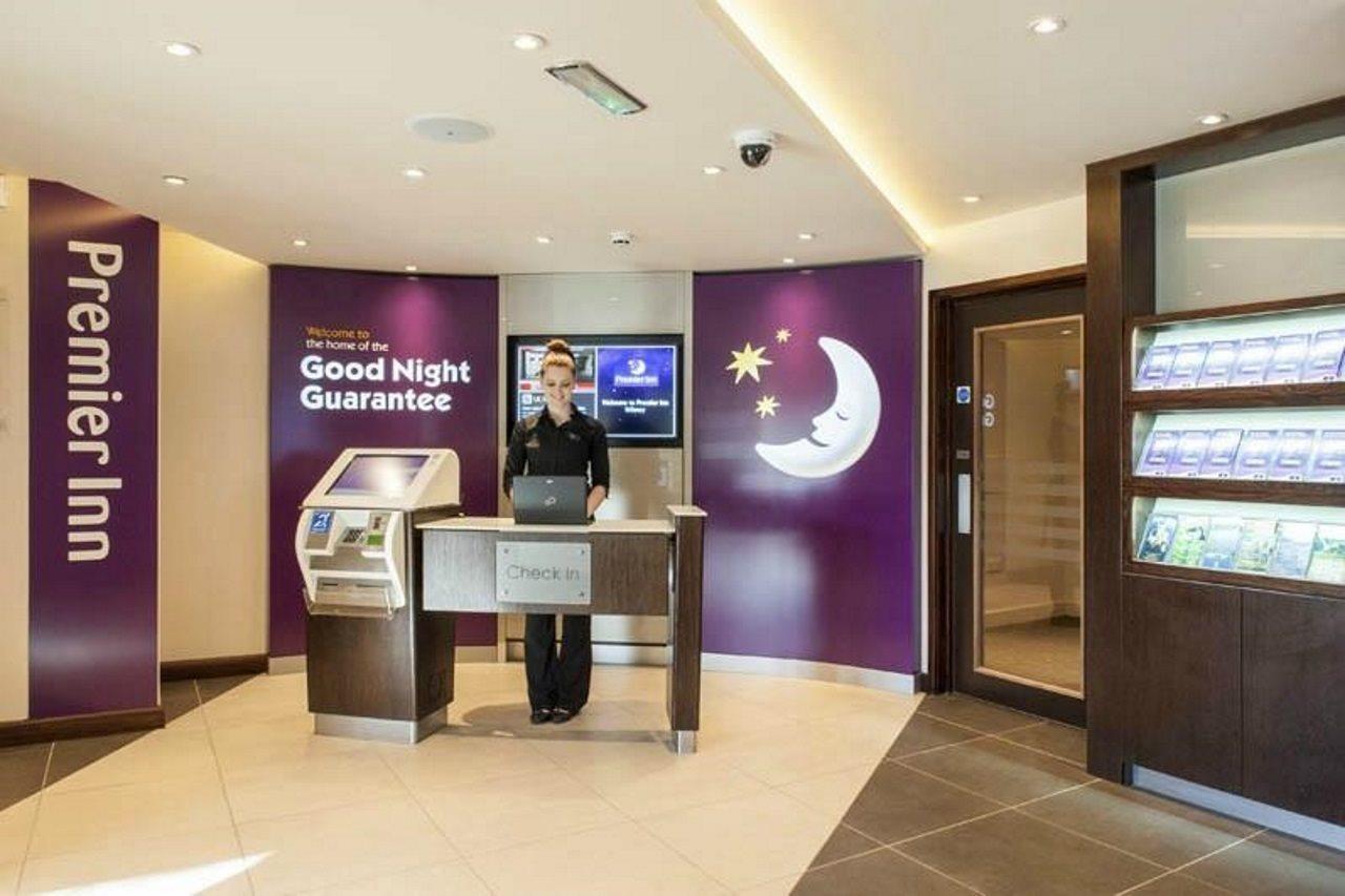 Premier Inn Premier Inn 威特尼 外观 照片